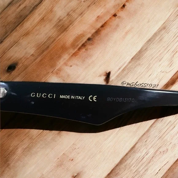 Gucci Authentic Burgundy/Black Sunglasses W/Gold GG+Case  display picture 1